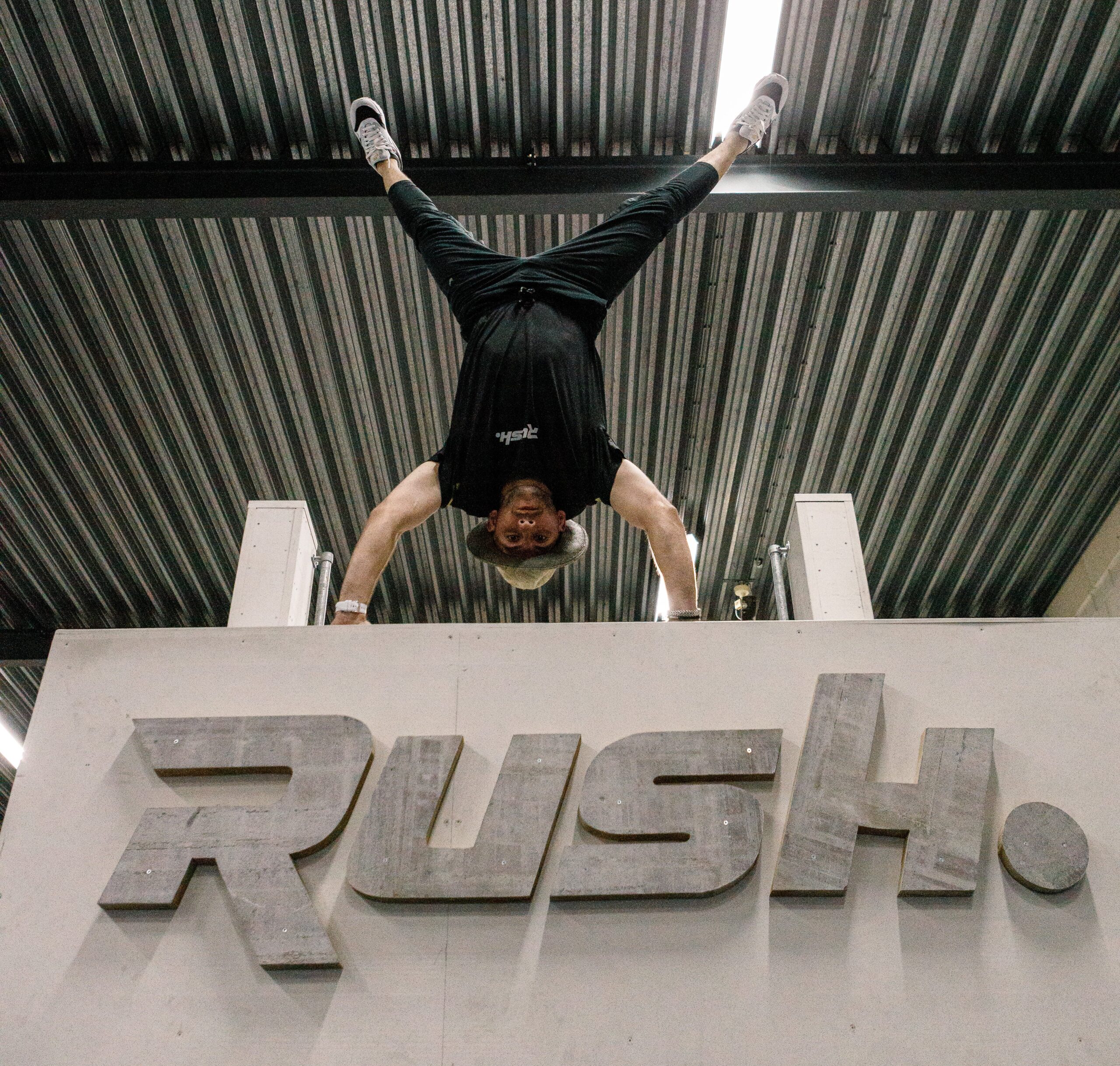 Onur Eren bracht Freerunning en Architectuur Samen